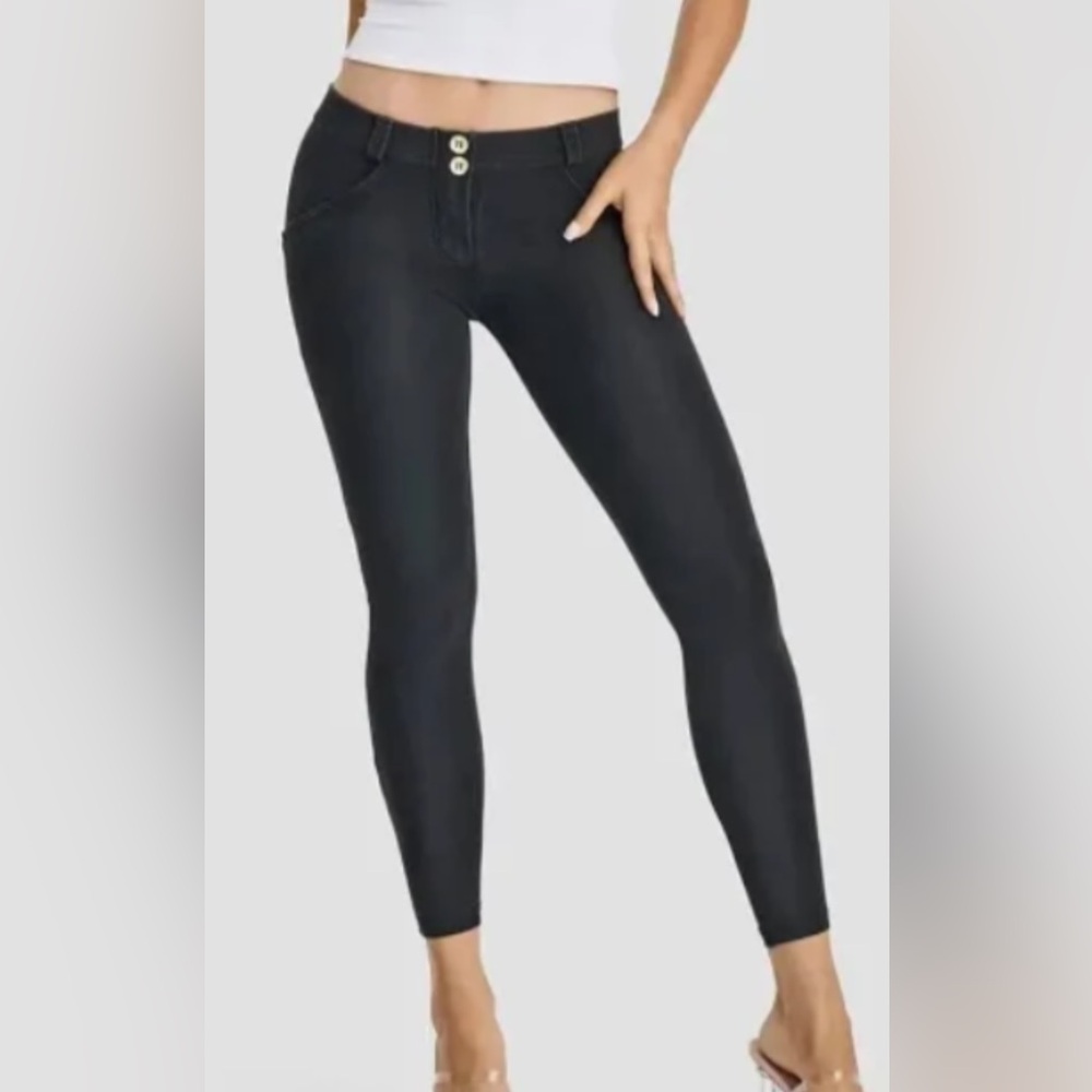Freddy Women's Straight Leg Jeans in Black